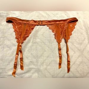 NWOT Victoria Secret Garter Belt